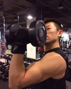 夏雨八块腹肌惊呆网友颠覆瘦弱形象成猛男