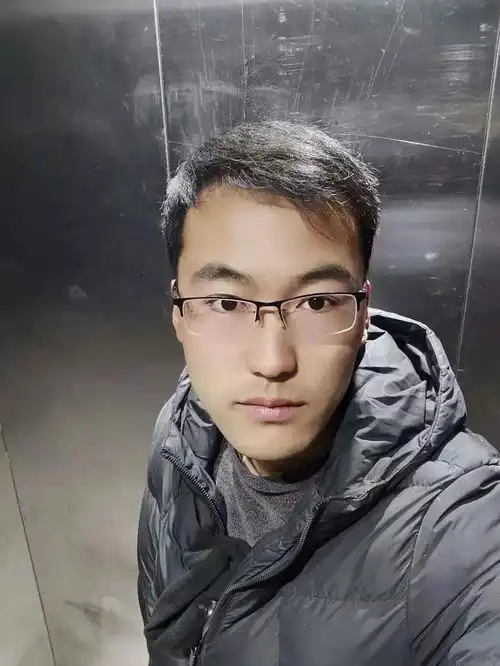 94年幽默,成熟稳重,感性的小哥哥