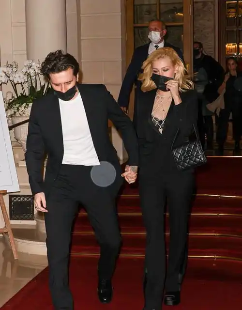 布鲁克林明明可以很帅,穿西装的气质像小贝,但老弯腰就看不懂了