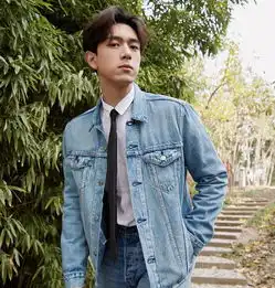 宝藏男孩亲爱的热爱的李现迷倒众生,帅气牛仔上身更有范儿