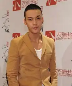 吴亦凡圆寸帅出新境界,果然还是看脸啊