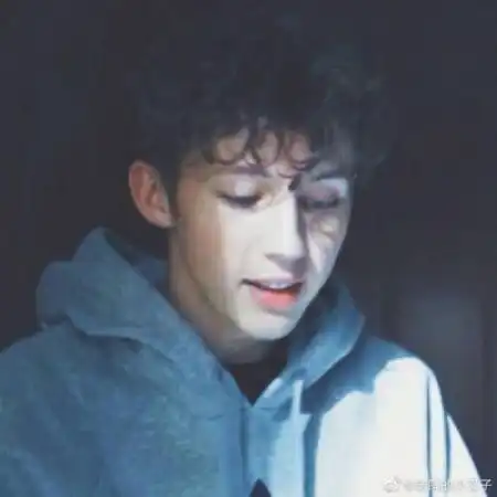 帅气欧美男头戳爷社会哥太拽了