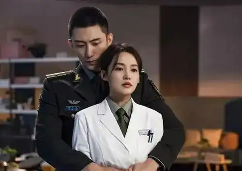 李沁另一新剧待播于和伟结婚28年妻子罕露面曾因穷被拒婚,如今实力证明自己