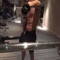 男士在健身房自拍头像微信头像图片大全