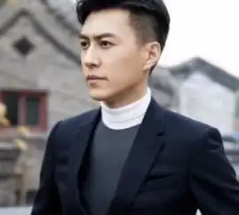 年轻时长相一般,老了魅力四射的三位男星,越成熟越有魅力