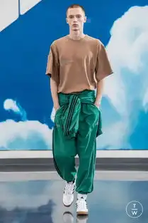 从街头到时尚休闲,你们想要的超短寸穿搭都在这
