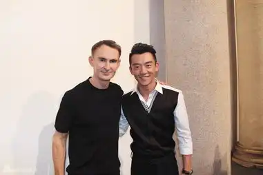 郑凯米兰头排看秀黑白拼接设计师赞赏