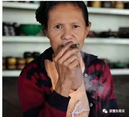 男穿裙子女抽烟细数缅甸那些令人震惊的习俗