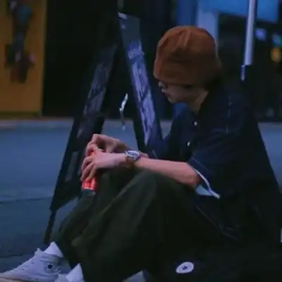 男生头像这个世界很沮丧,但总会照进阳光