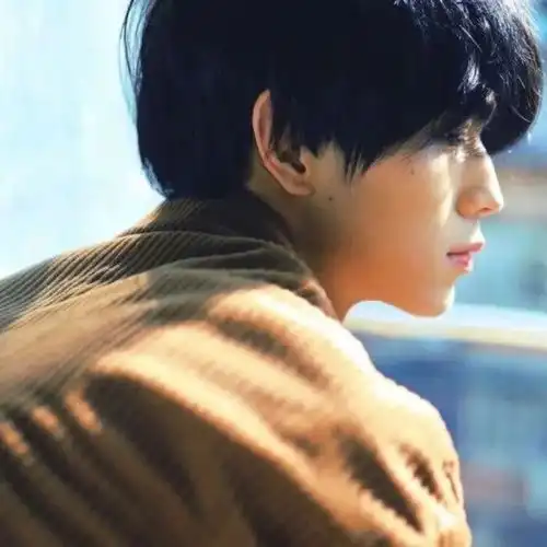 干净温柔的男生头像.