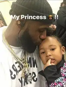 女儿奴詹皇将ins头像换为4岁朱莉笑脸两儿子布朗尼布莱斯被无视