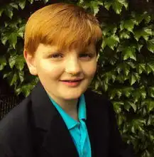 美少年新发明可防止婴儿车内死亡