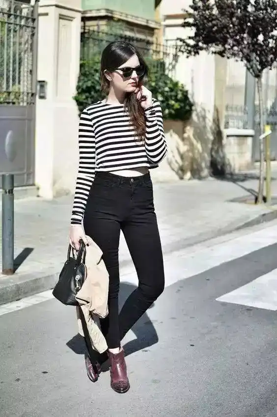黑白条纹t恤搭配什么裤子搭配这几款简单又出彩