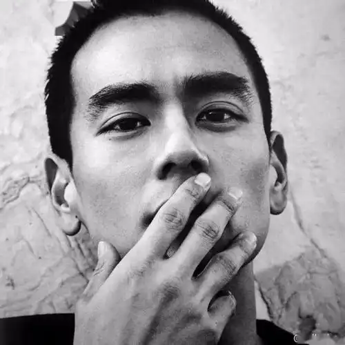 帅到让人恋爱盘点彭于晏5款超帅男生发型推荐,寸头飞机头油头你最爱哪个他