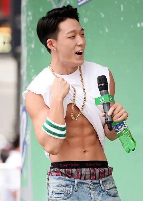 扒光了陈伟霆张艺兴这些男神的内裤,花在下面的几百块真不能省