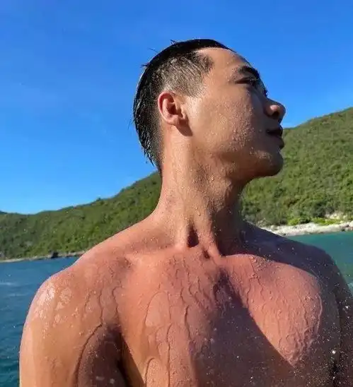 史无前例tvb首个男男配相亲节目,由彩虹男星担任主持