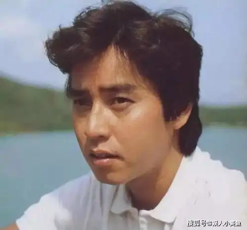 他是一代传奇歌手,却婚内出轨小22岁粉丝,逼得原配遁入空门