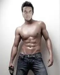 ps中怎么能让两张图片合成时色调变得相似