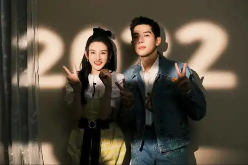 露腹肌打擦边这届内娱年下男明星都这么野的吗