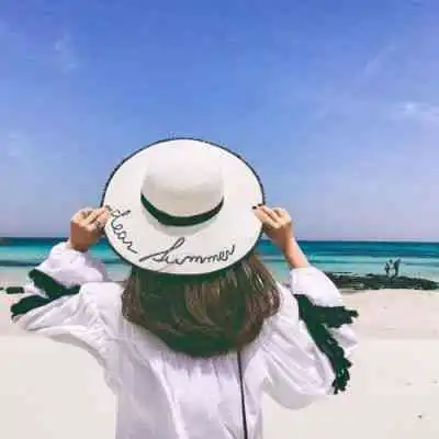 妻子嫌丈夫穷,抛下丈夫和女儿走了,5年后丈夫有钱,妻子又回来