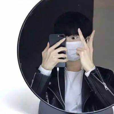 手机挡脸帅哥图片头像男生手机控挡脸帅气