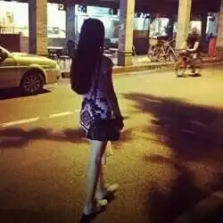 谁会ps,p出下面我照片和黄子韬的照片,合成的