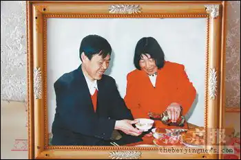 50岁男子变性与前妻姐妹相称共同生活