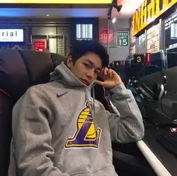 男生在玩游戏时,还会回复你这3条消息,是真的爱你