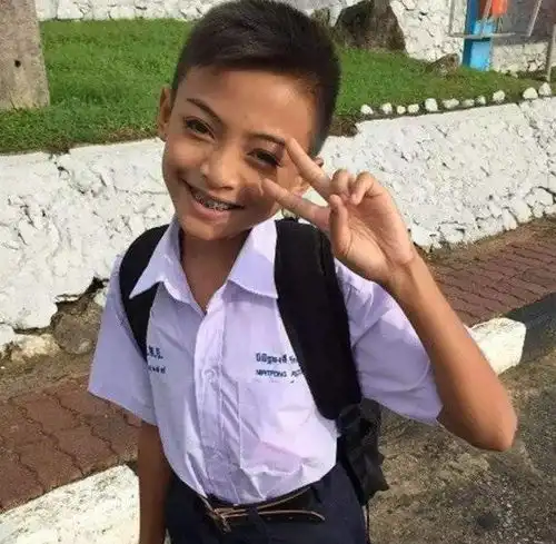 20岁日本萝莉男孩走红,晒出卧室照引热议,网友娃毁了