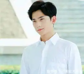 男星同穿白衬衫白敬亭好帅,王俊凯太撩人,蔡徐坤成小奶狗