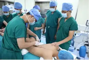 12岁安徽男孩脊柱畸形十年,终于在这挺直了腰