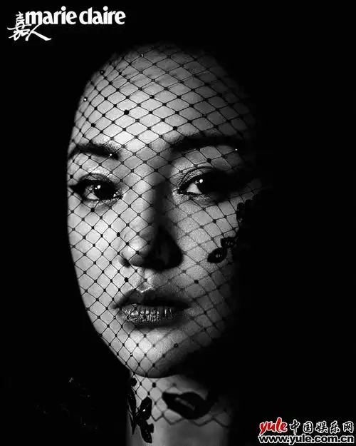 周迅黑白封面大片释出黑天鹅暗黑系妆容酷飒十足