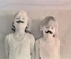 求一个qq头像,那个国家的都行,小男孩带着假胡子