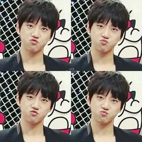 萌上了噘嘴女孩郑小爽和比心男孩黄致列的cp