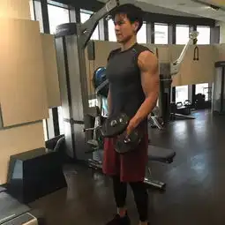 据说这是优质男的最新标准身高180月薪2万会做饭爱健身...你达标了么