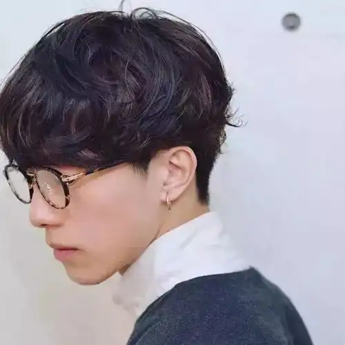 男生冬季简短发型