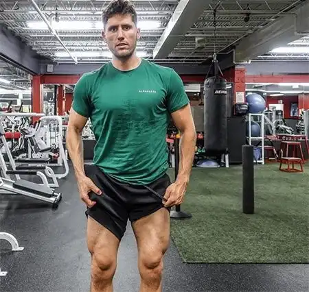 饮食不健康导致发胖,改变健身玩玩的心态,3年历练成为肌肉型男