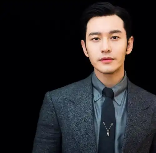 43岁黄晓明近照,减肥成功越变越帅,留络腮胡尽显男人味