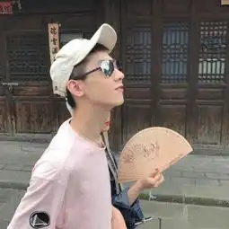 2018微信头像戴帽子的帅哥图片超拽超酷社会很单纯复杂的是人