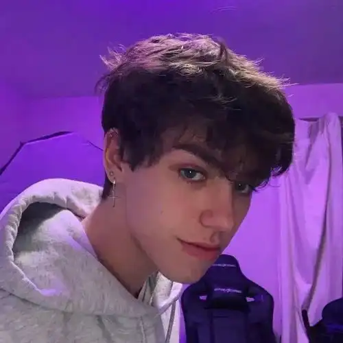 nofun头像冬天真是个适合谈恋爱的季节