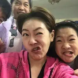 小s女儿高级厌世脸霸占热搜第一说到育儿理念,我还蛮佩服小s的