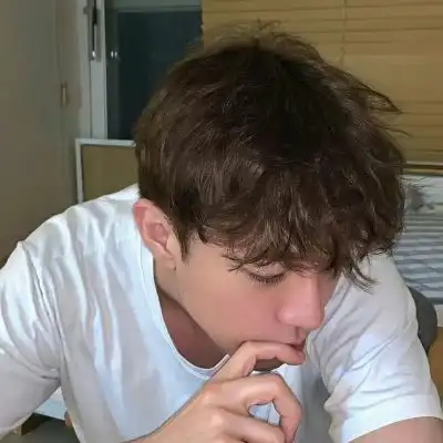 2022文艺清新范超酷的男头希望在奔赴未来的路上