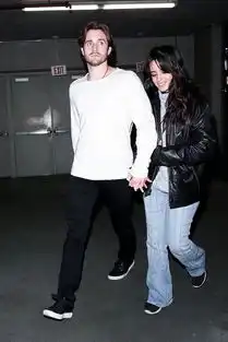 卡妹与男友宣布分手,她会与萌德在一起吗