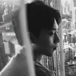 黑白男生微博头像伤感忧郁2018精选伤了醉了哭了醒了心死了