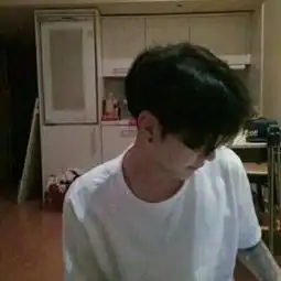 子月伤感男生头像