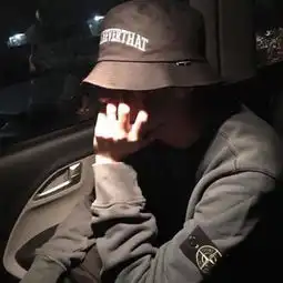 帽子控男生头像侧脸戴帽子高清头像图片