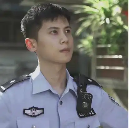 民警颜值刷屏网友惊呼翻版韩东君