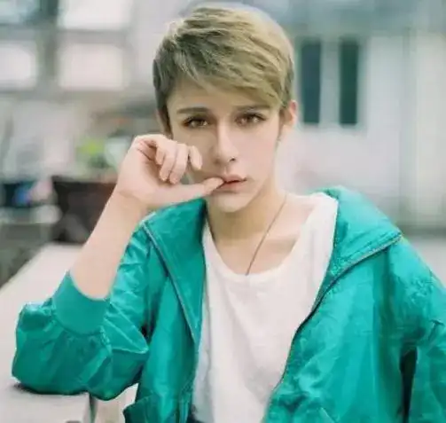 香蜜扑哧君廖劲锋原是网红出身,上过相亲节目现成作家