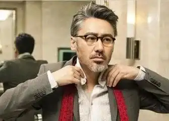 别侮辱中年油腻男这个词,吴秀波不配