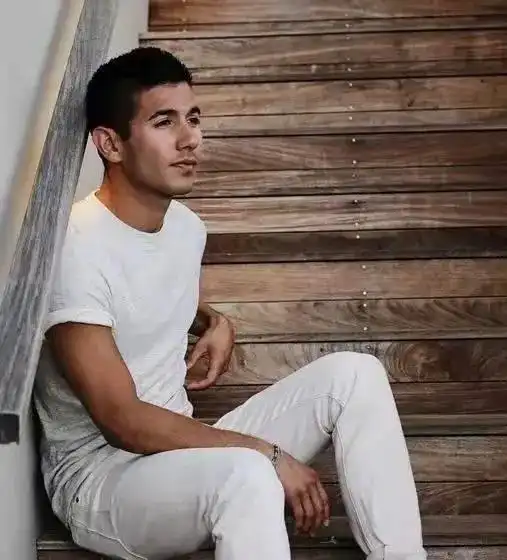 夏季男士如何利用各类单品穿搭出既时尚又有品味的雅痞风格